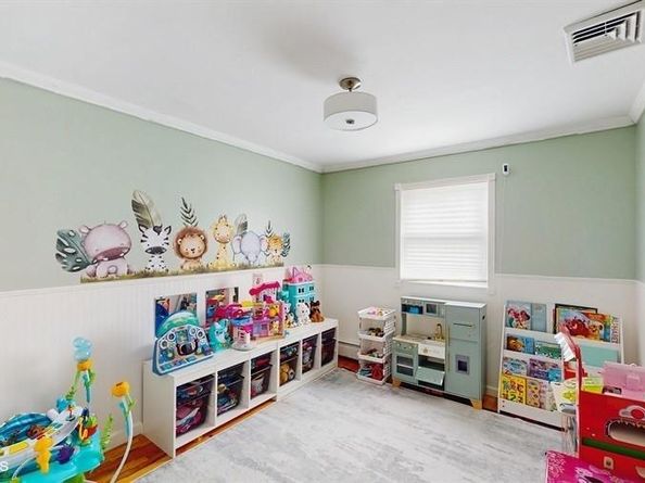 525 Miller Avenue, Freeport NY 11520
