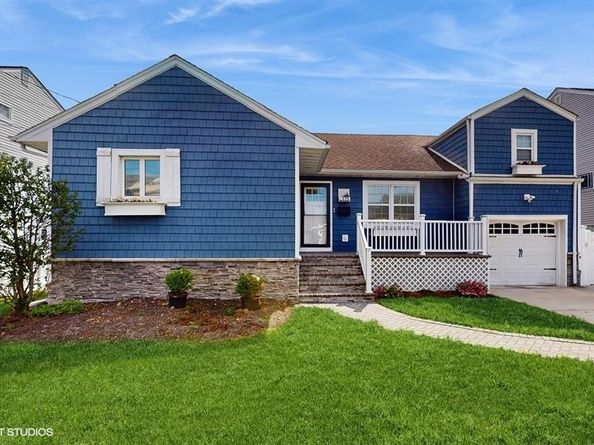 525 Miller Avenue, Freeport NY 11520