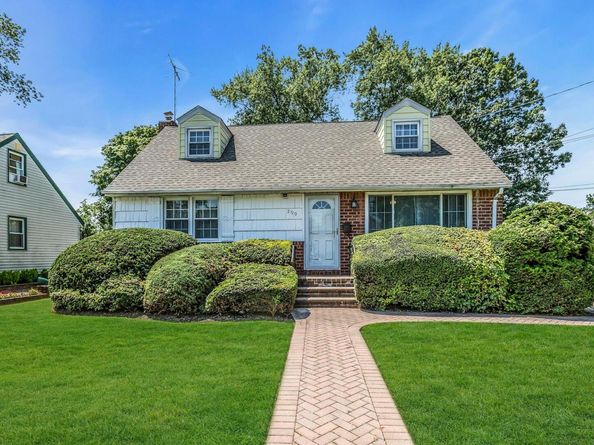299 Warren Street, Uniondale NY 11553