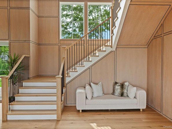 551 Main Street, Quiogue NY 11978