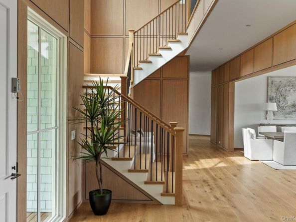 551 Main Street, Quiogue NY 11978