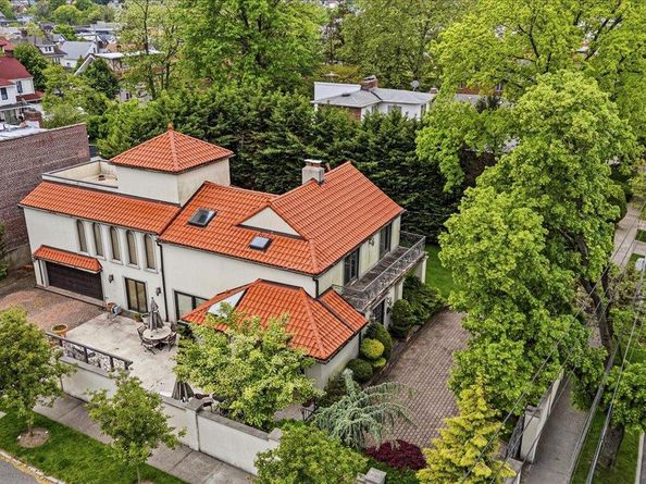15470 Powells Cove Boulevard, Beechhurst NY 11357