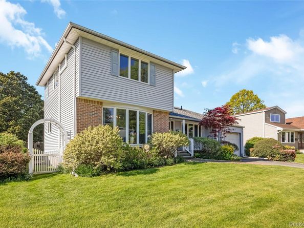 18 Tacoma Lane, Syosset NY 11791