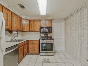 527 Daryl Drive, Medford NY 11763