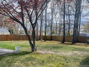 8 Tahoe Court, Coram NY 11727