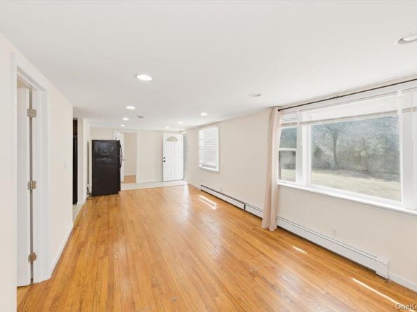 20 Cambridge Avenue, Melville NY 11747
