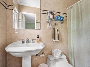29 Audley Circle, Plainview NY 11803