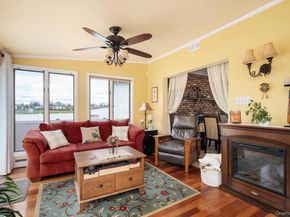 29 Audley Circle, Plainview NY 11803