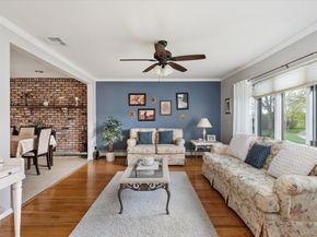 29 Audley Circle, Plainview NY 11803