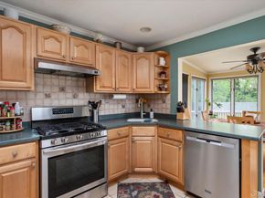 29 Audley Circle, Plainview NY 11803