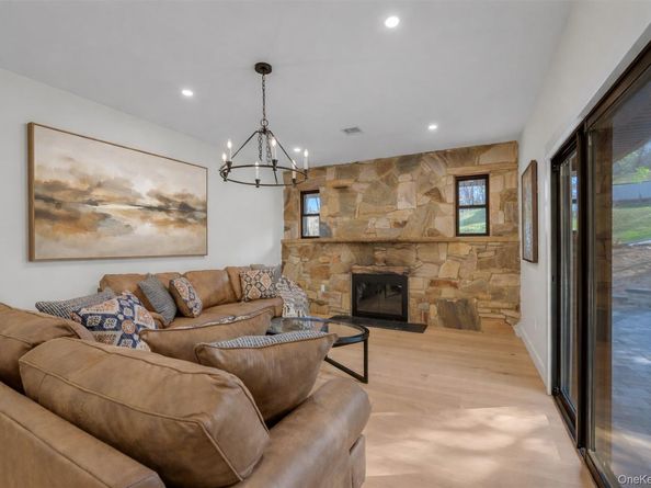 17 Woodbury Road, Woodbury NY 11797