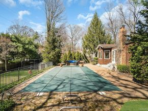 44 McCulloch Drive, Dix Hills NY 11746