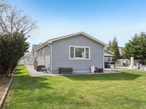 11 Mid Place, Bohemia NY 11716