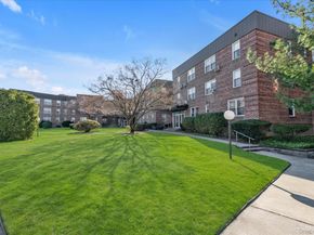 530 Dubois Avenue 16C, Valley Stream NY 11581