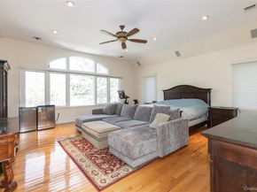 23 FOX HUNT Lane, Great Neck NY 11020