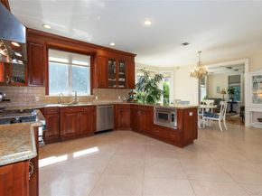 23 FOX HUNT Lane, Great Neck NY 11020