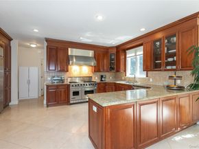 23 FOX HUNT Lane, Great Neck NY 11020