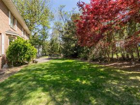 23 FOX HUNT Lane, Great Neck NY 11020