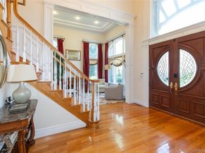 23 FOX HUNT Lane, Great Neck NY 11020