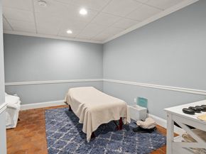 1 Pembroke Drive, Glen Cove NY 11542