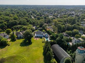 1 Pembroke Drive, Glen Cove NY 11542