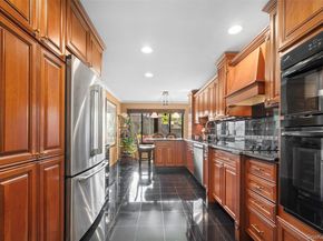 25 Windsor Gate Drive, North Hills NY 11040