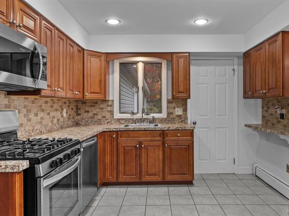 37 Pond Lane, Ridge NY 11961