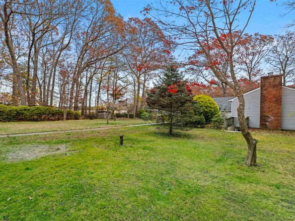 37 Pond Lane, Ridge NY 11961