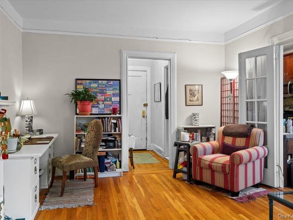 2 Westchester Ave 2L, White Plains NY 10601