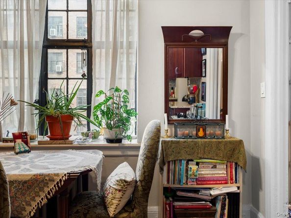 2 Westchester Ave 2L, White Plains NY 10601