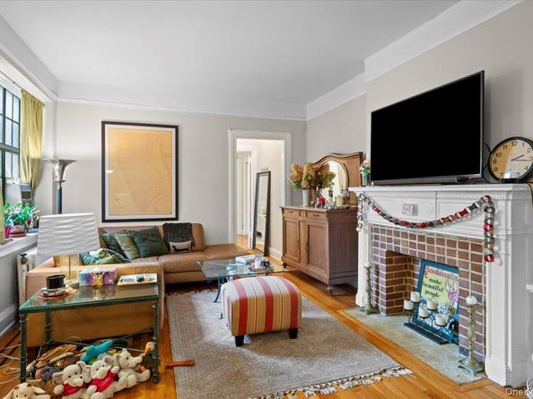 2 Westchester Ave 2L, White Plains NY 10601