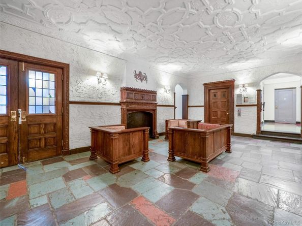 2 Westchester Ave 2L, White Plains NY 10601