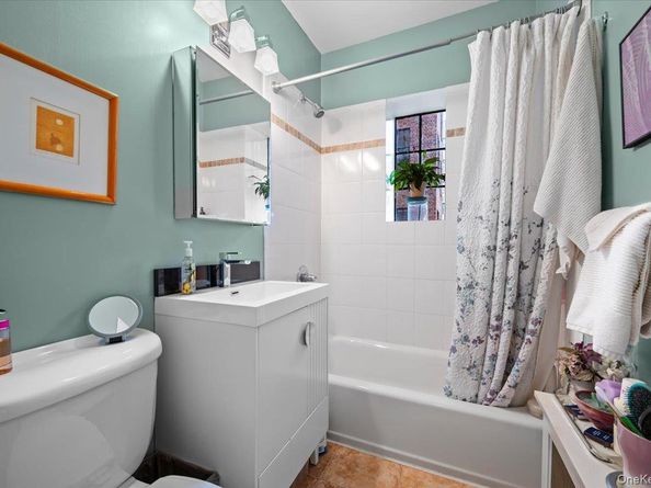 2 Westchester Ave 2L, White Plains NY 10601