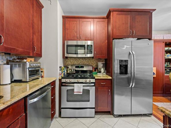 2 Westchester Ave 2L, White Plains NY 10601