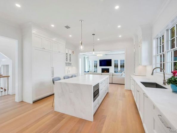 207 Mill Spring Road, Manhasset NY 11030