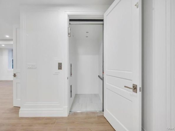 207 Mill Spring Road, Manhasset NY 11030