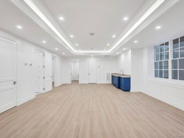 207 Mill Spring Road, Manhasset NY 11030