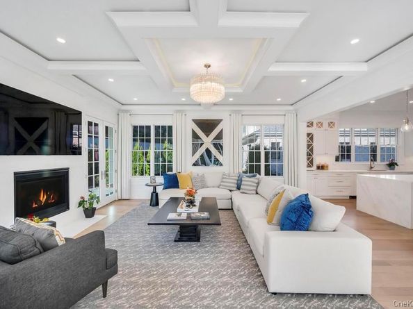 207 Mill Spring Road, Manhasset NY 11030