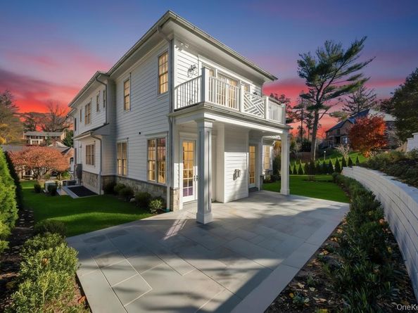 207 Mill Spring Road, Manhasset NY 11030