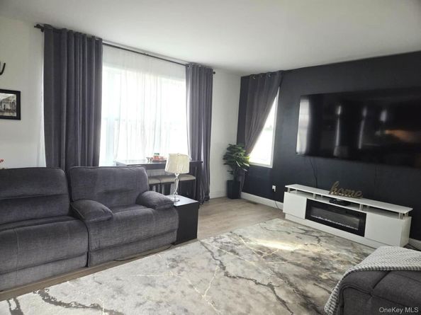 9 Lilac Lane, Ridge NY 11961