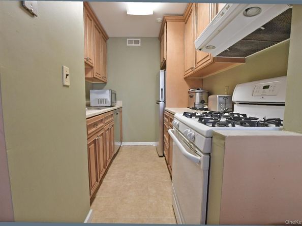 301 Artist Lake Drive, Middle Island NY 11953