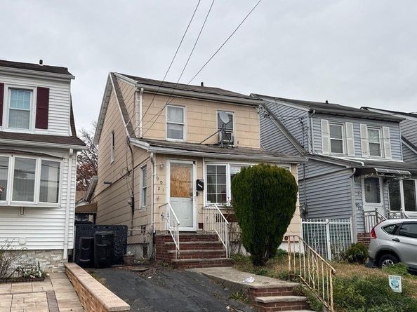 90-21 207th Street, Queens Village NY 11428