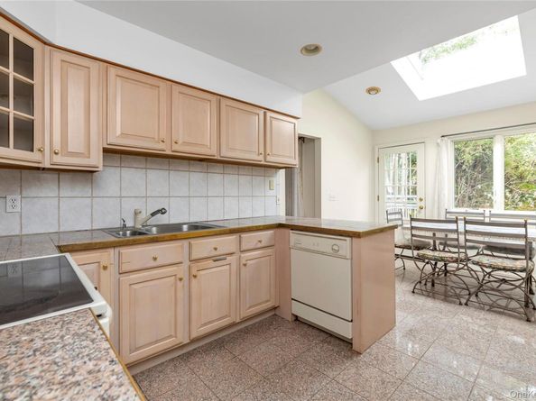 129 Gilmar Lane, Roslyn Heights NY 11577