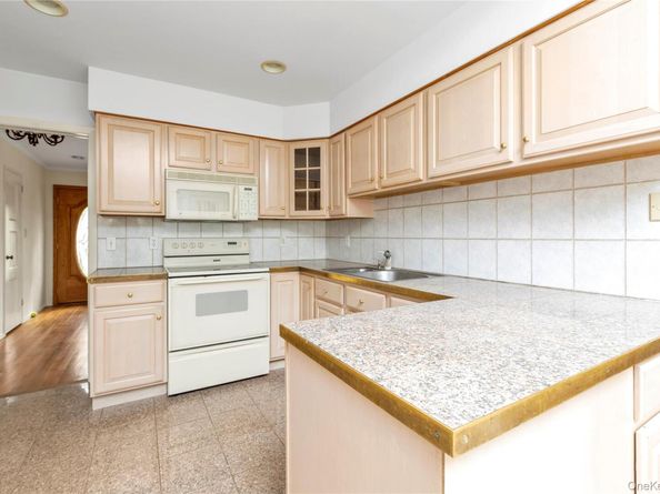 129 Gilmar Lane, Roslyn Heights NY 11577