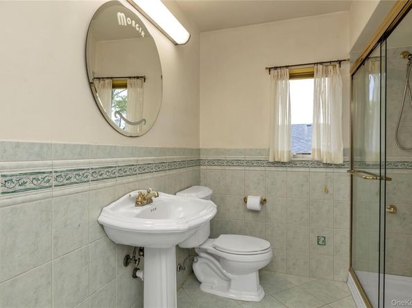 129 Gilmar Lane, Roslyn Heights NY 11577