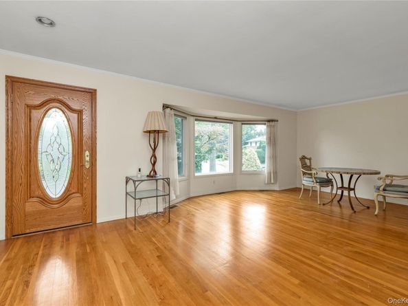 129 Gilmar Lane, Roslyn Heights NY 11577