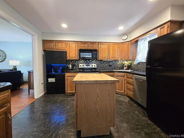 7 Woodhull Landing Road, Sound Beach NY 11789