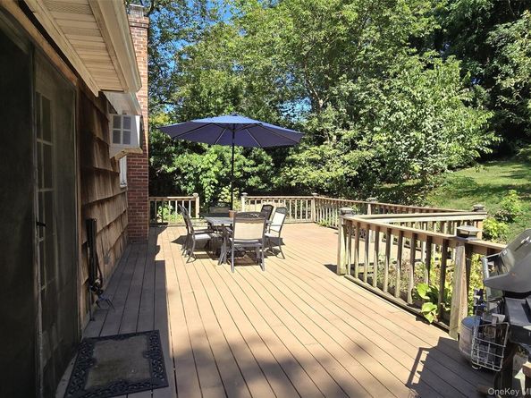 7 Woodhull Landing Road, Sound Beach NY 11789