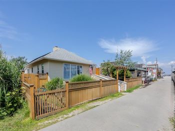 485 Bayberry Walk