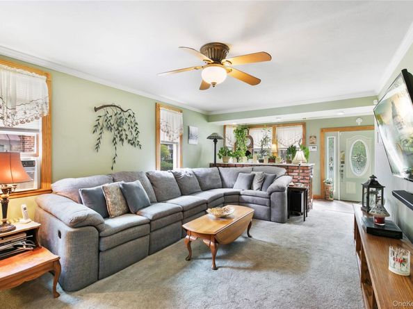 22 3rd Avenue, Central Islip NY 11722